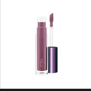 MAC lipgloss in midnight dip